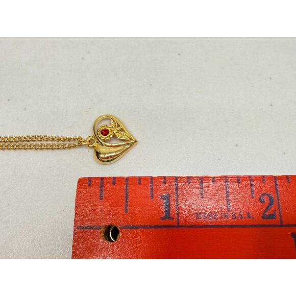 Vintage Necklace Pendant Red Rhinestone Gold Tone Heart Flower 18 in curb chain - Picture 11 of 11